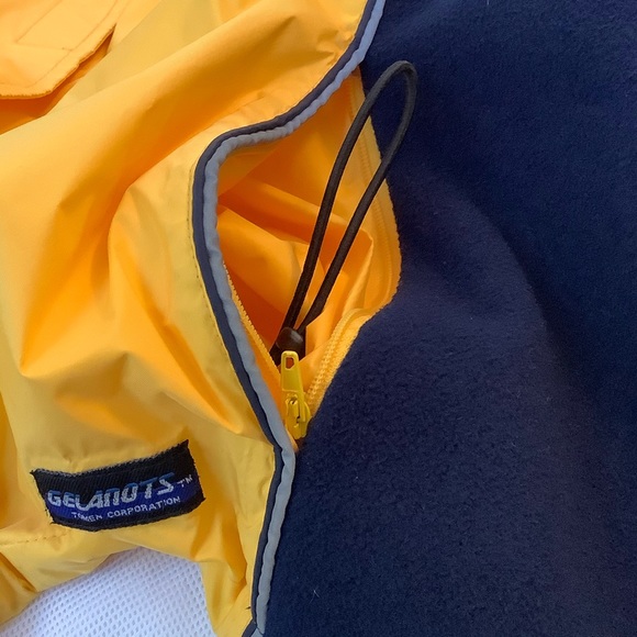 **SOLD** EUC Asics size S sport/rain hooded jacket - Picture 5 of 5